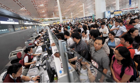 China_check-in_queue.jpg, Apr 2020